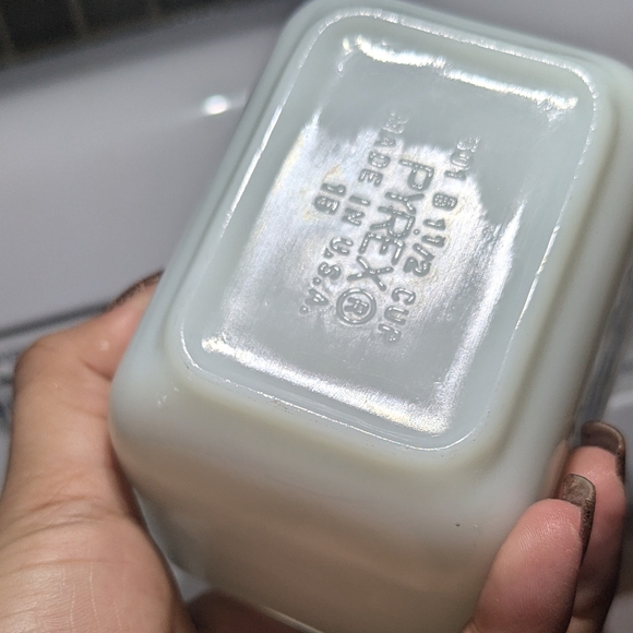 3 Small Vintage Pyrex Glass Containers with Lids - Picture 6 of 12